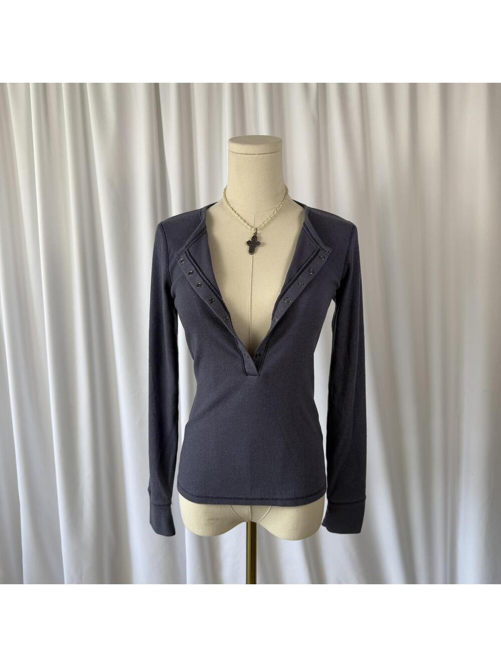 Old Navy full size long sleeve basic with flattering fit